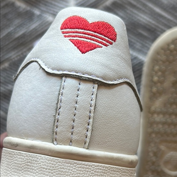 Adidas White and Red Sneakers with Minimalist Design sizes 8 good conditions - Picture 8 of 10